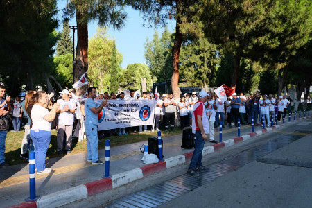 Ege Üniversitesi hastanesi işçileri: Alın terimizin karşılığı şimdiden eridi