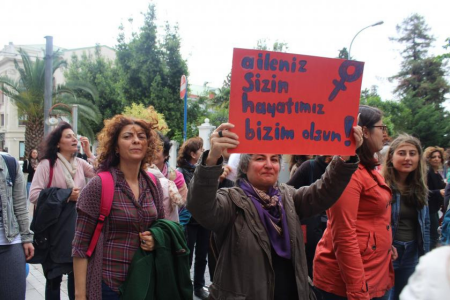 MHP’nin 'Aile Çalıştayı'ndan kadınlara düşen: Güvencesiz emek, şiddete mahkumiyet