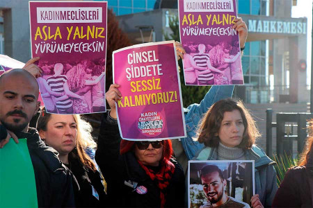 İzmir’de yaşamını sonlandıran kadın eski patronunun tacizine maruz kalmış