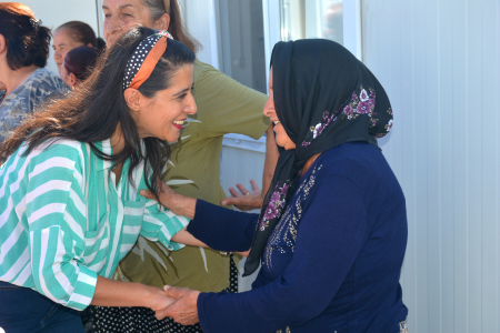 EMEP Milletvekili Sevda Karaca, deprem bölgesinde kadınlarla bir araya geldi