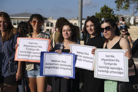 Kadınlar Mahsa Jina Amini’nin yıl dönümünde İstanbul’da buluştu