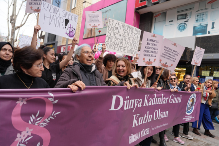 İstanbul Kartal'da kadınlar 8 Mart için buluştu