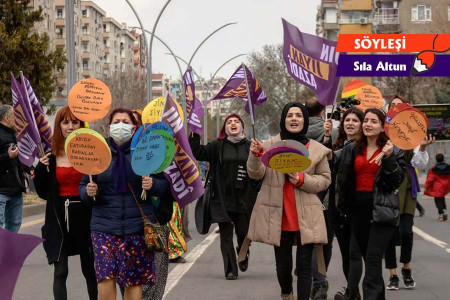 Kürtçeye baskı kadınlara bağımlılık ve bunalım olarak dönüyor
