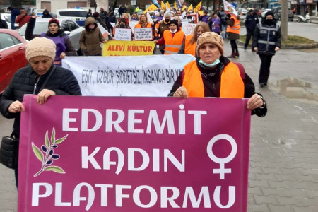 Edremit Kadın Platformu: Krizi tarihin çöplüğüne göndermek için kadın mücadelesini yükseltiyoruz