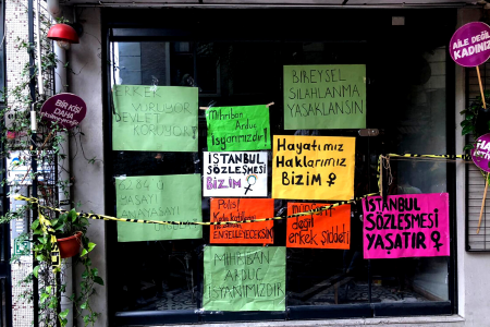 Kadınlar Kadıköy'de katledilen Mihriban Arduç için sokağa çıktı
