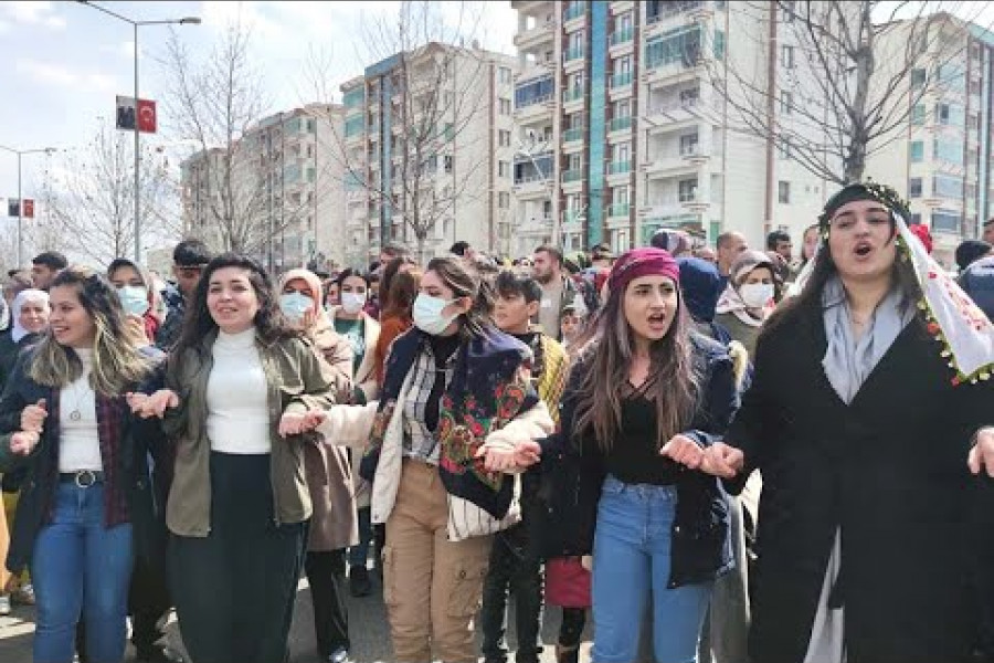 Diyarbakır'da Newroz kutlamasına katılan kadınlar: 'Newroz barış ve özgürlük demektir'