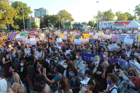KSDM: İstanbul Sözleşmesi tartışmasının muhatabı kadınlardır!
