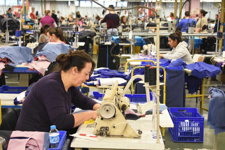 Akar tekstil işçisi kadınlar: Tatilimiz borçla, gözümüz mesai ücretinde…