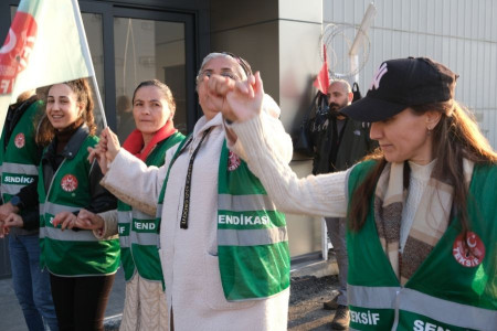 Direnişteki TKIS Blinds işçisi kadınlar: ‘Biz üretmeyince patronlar bir hiç’