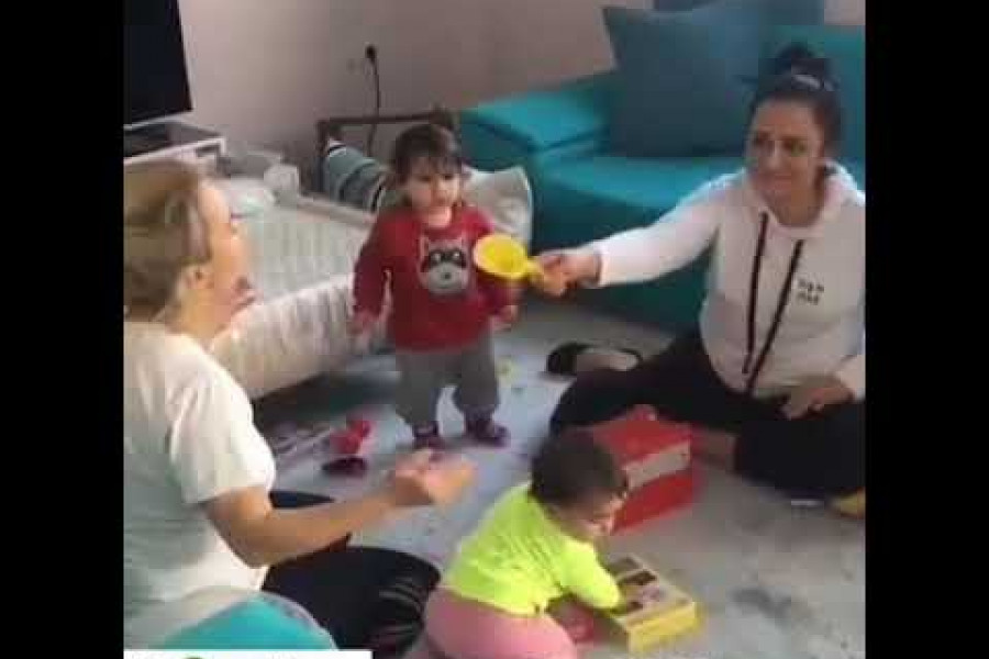 GÜNÜN VİDEOSU: Anneler Kırmızı Balık şarkısını söylerse
