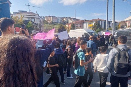 Liselerde öğrenciler kadın cinayetlerine karşı ayakta: Yaşamak istiyoruz!