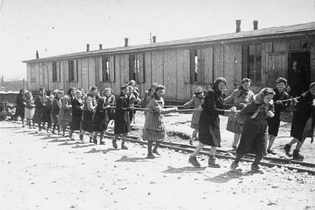 27 Ocak 1945: Holokost kurbanlarını anma günü!