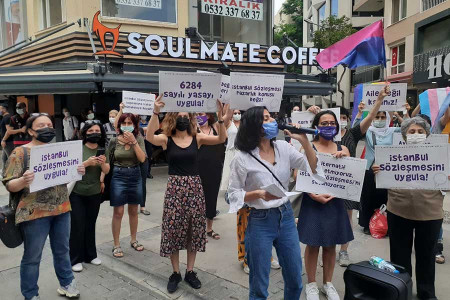 İstanbul Sözleşmesi için nöbetteki kadınlar: Mücadelemizden vazgeçmiyoruz!