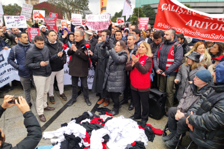 İş Gıda işçileri haklarını talep etti:Yalıyı sat, hakkımızı ver!