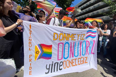 21. İstanbul LGBTİ+ Onur Yürüyüşü düzenlendi| Dönmeyiz, dönüyoruz, yine döneceğiz