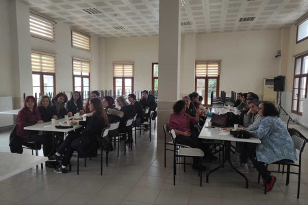 Bornova Kadın Dayanışma Derneği, 25 Kasım öncesi kahvaltıda kadınlarla bir araya geldi