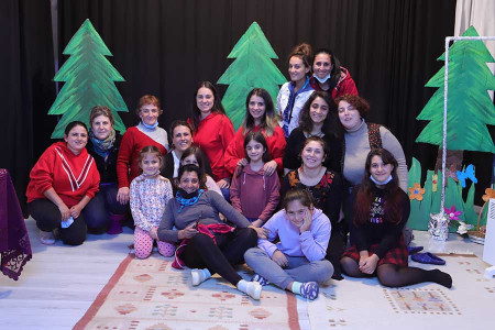 Bir tiyatro topluluğunda bir araya gelen Hopalı kadınlar: ‘Birlikte var oluyoruz’