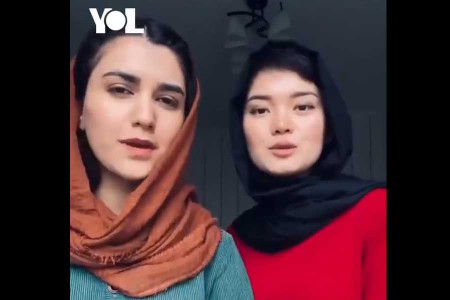 Afganistan’da kadınlar, ‘kız çocuklarının şarkı söylemesi yasağı’nı şarkı söyleyerek protesto ediyor