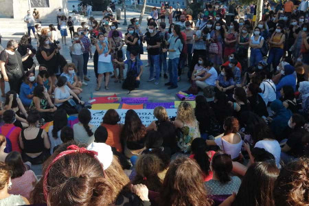 Beşiktaş'ta İstanbul Sözleşmesi forumunun ardından gözaltına alınan kadınlar serbest