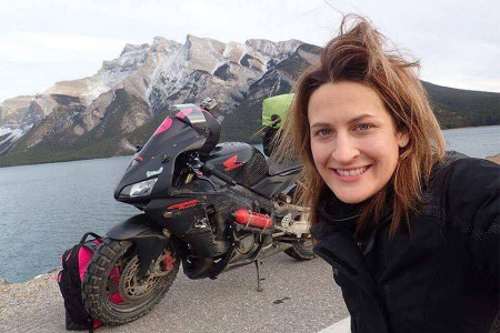 GÜNÜN İNADI: Sevgilisini terk edip motosiklet turuna çıktı