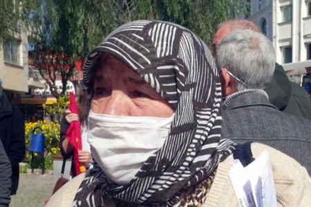 Evine 12 bin lira elektrik cezası gelen yaşlı kadın isyan etti