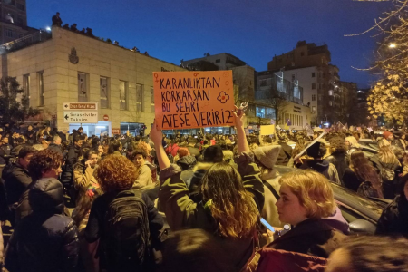 İstanbul Feminist Gece Yürüyüşü yasaklandı, kadınlar ‘İsyandayız’ diyerek sokağa çıktı