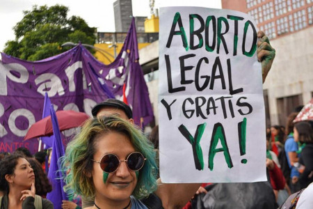 Arjantin'de kürtajın sınırlandırılmasını kaldırmaya yönelik tasarı Meclis’ten geçti