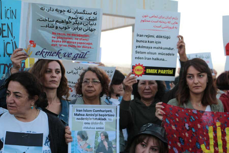 İKP eyleminde Türkiyeli ve İranlı kadınlar: Özgürlük ve eşitlik istiyoruz