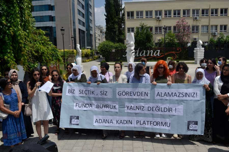 Kadınlar, Funda Buyruk’un Belediye Başkan Yardımcılığından alınmasını protesto etti