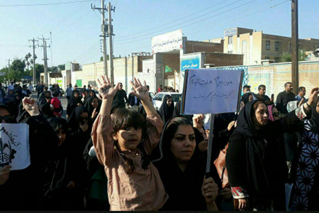 İran’da fabrika işçisi kadınlar ayakta!