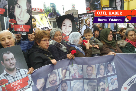 IŞİD üyesi kadınlar Türkiye’de ‘mağdur’ sıfatıyla yargılandı