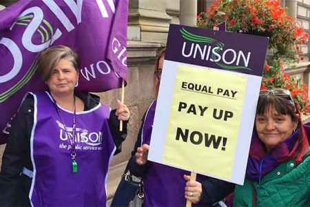 İskoçya’da ‘eşit işe eşit ücret’ talepleri gerçekleşmeyen kadınlar greve çıkıyor