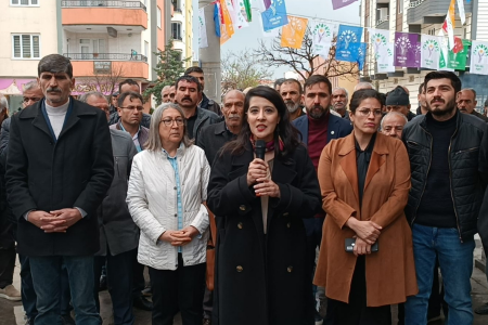 Yeşil Sol Partisi Antep ‘te seçim bürosuna taşlı saldırı: 'Antep karanlık güçlerin değil emeğin kenti olacak!'