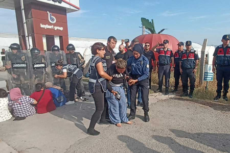 İzmir Agrobay Seracılık’ta direnen işçiler gözaltına alındı