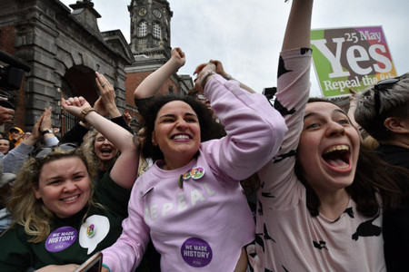 Kürtaj değil, yasağı cinayettir: İrlanda hariç değil!