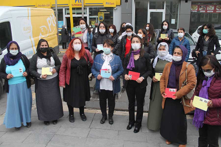 Adana’da kadın mahkûmlara 8 Mart dayanışma kartları gönderildi
