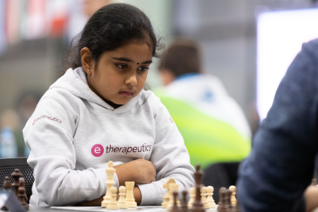 8 yaşındaki kız çocuğu Avrupa'nın en iyi kadın satranç oyuncusu seçildi