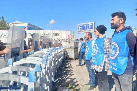 ETF Tekstil'de polis yine fabrikadan çıkarılan mallara kalkan oldu