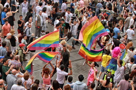 Yunanistan'da eşcinsel evlilikler yasallaştı