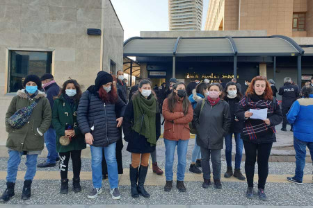 İzmir’de İstanbul Sözleşmesi’ni savunan kadınlar hakim karşısına çıktı