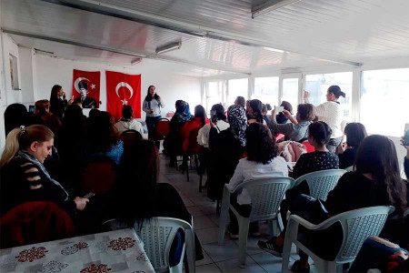 Kayseri’de 8 Mart’a giderken kadınlar etkinliklerde buluştu