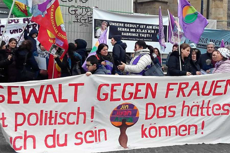 Almanya’da kadınlar öldürülen Olania Cendy için yürüdü