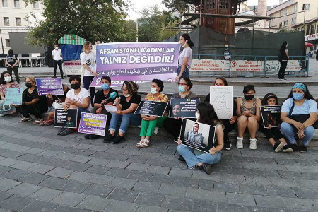 Bursa Kadın Platformu: Dayanışmamız sınır tanımıyor!
