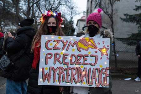 Polonya’da on binlerce kadın, kürtaj için yurt dışına gitti ya da yasa dışı yöntemlere başvurdu