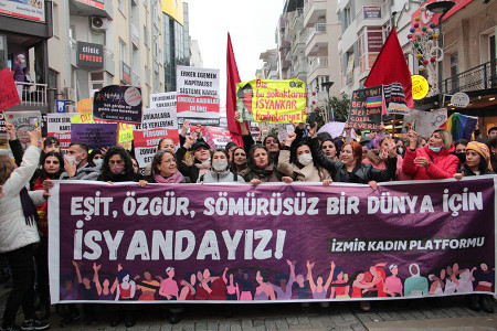 8 Mart 2022 | Kadınlar işyerinde, sokakta, meydanda, her yerde mücadelede!