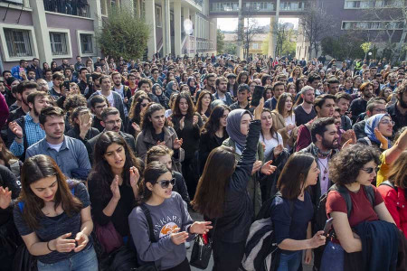 Ankara Üniversitesi öğrencileri: Tecavüzcü, tacizci hoca istemiyoruz!