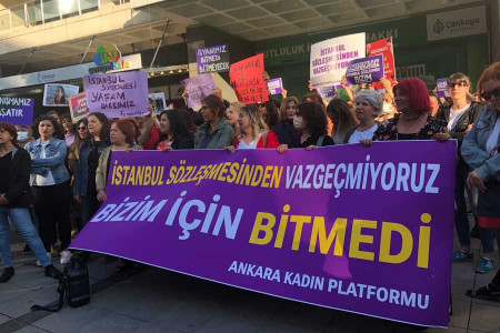 İstanbul Sözleşmesi'nden çıkılmasının 1. yılında kadınlar sokakta: Hayatlarımızdan da sözleşmeden de vazgeçmiyoruz