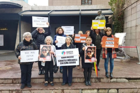 Kadın cinayetinde ihmalleri olduğu gerekçesiyle yargılanan kamu görevlilerine beraat