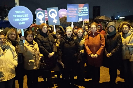 Yurt önünde tacize kadınlardan tepki: Güvenli kentler istiyoruz
