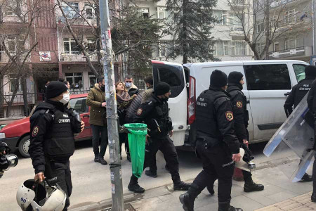 Ankara’da 8 Mart çağrısı yapmak isteyen kadınlara polis müdahalesi: En az 8 kadın gözaltına alındı